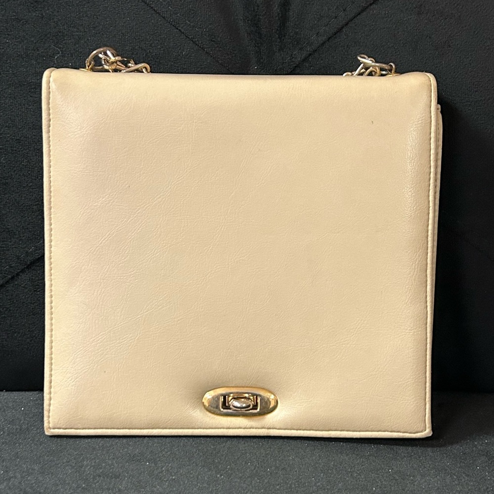 VTG ILA of California Beige Clutch Purse Gold Chain Strap Summer MCM 60’s Mo…